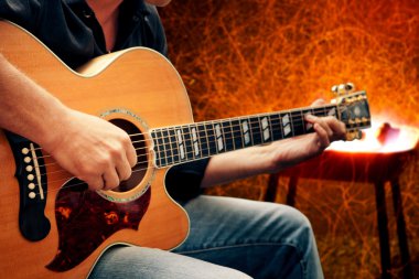 adam ateş arka planı gitar çalmak