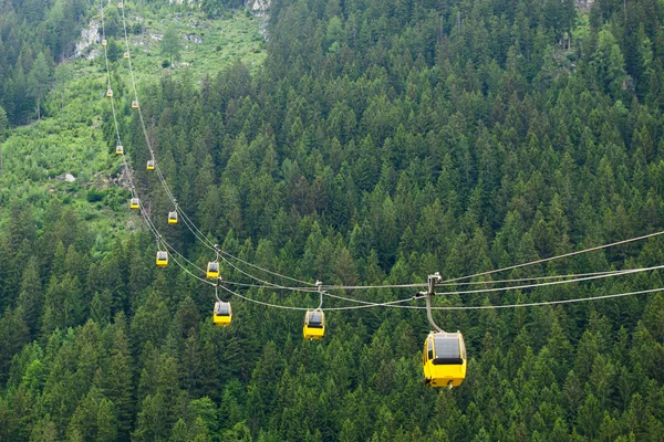 The Alps mountains cableway, forest background — Stock Photo, Image