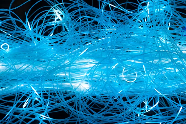 Cabos de fibra óptica azul iluminados abstratos — Fotografia de Stock