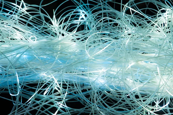 Cables abstractos de fibra óptica blanca iluminados — Foto de Stock