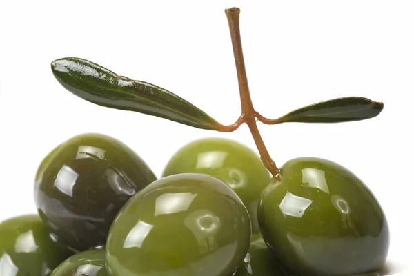 Olive verdi ricoperte di olio — Foto Stock
