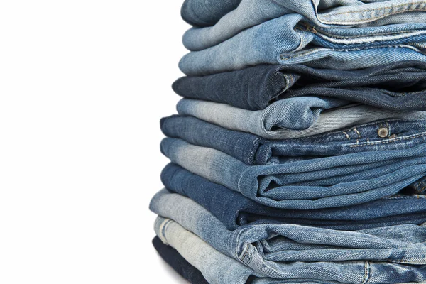 Zásobník modré džíny na bílém pozadí — Stock fotografie