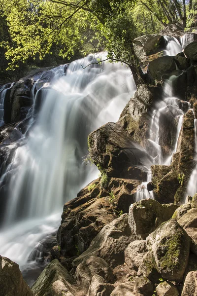 Landschap met watervallen — Stockfoto