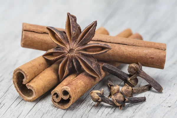 Cinnamon with anise and clove over wood — Stock Photo, Image