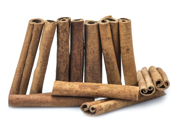 Cinnamon sticks isolated on a white background — Stock Photo, Image