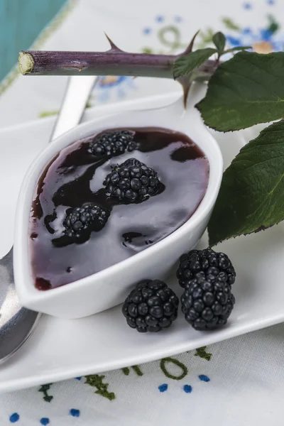 Zelfgemaakte blackberry jam — Stockfoto