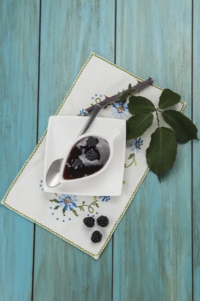 Zelfgemaakte blackberry jam — Stockfoto