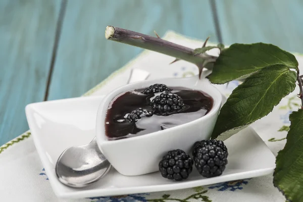 Zelfgemaakte blackberry jam — Stockfoto