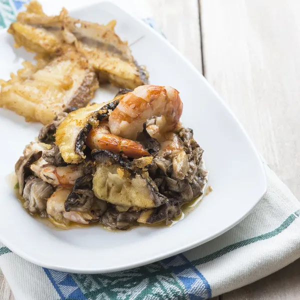 Champiñones con gambas — Foto de Stock