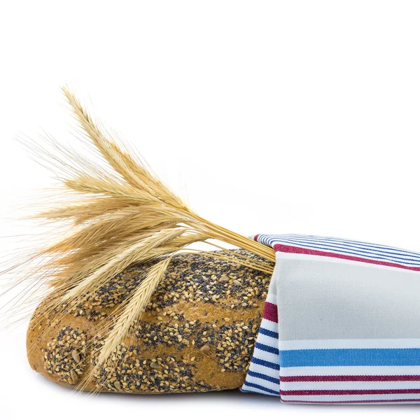 Chleb pokryte Ścierki do naczyń — Zdjęcie stockowe