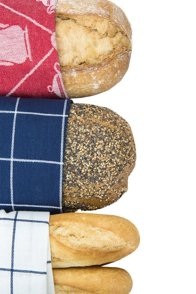 Pan cubierto con un paño de cocina — Foto de Stock