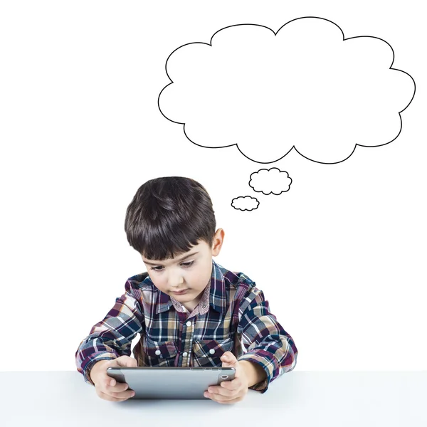 Enfant utilisant une tablette numérique — Photo