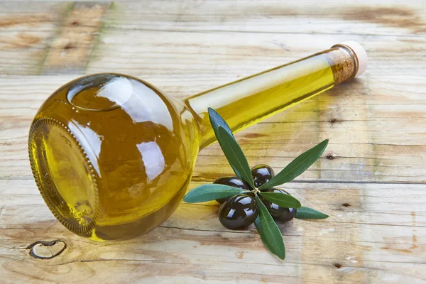 Premium olive oil and black olives — Stock Photo, Image