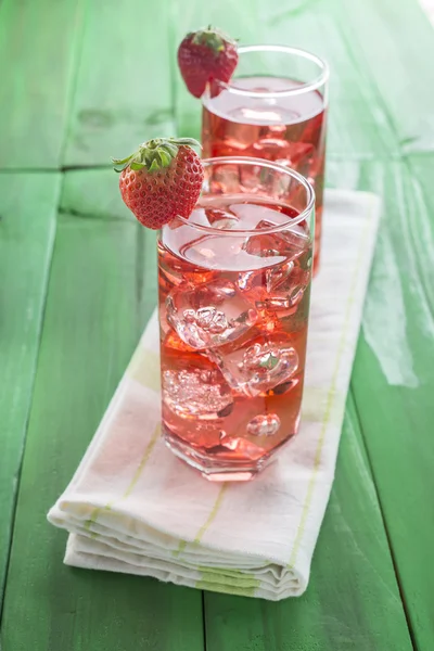 기반으로 하는 딸기 주스 칵테일 — 스톡 사진