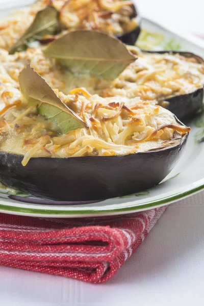 Berenjenas rellenas de carne y mariscos — Foto de Stock