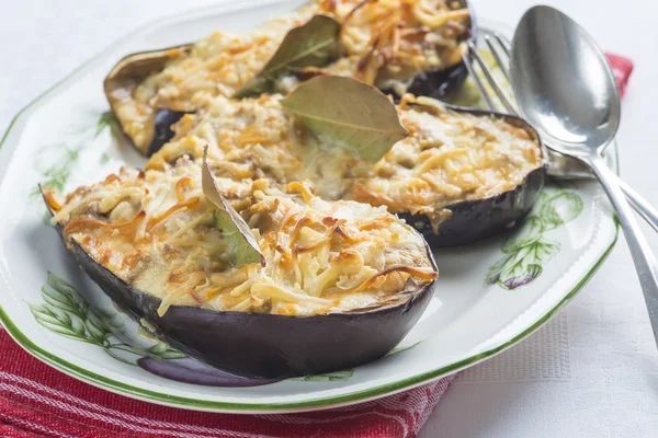 Kött och skaldjur fyllda aubergine — Stockfoto