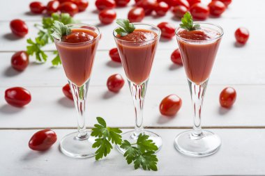 domates suyu kokteylleri