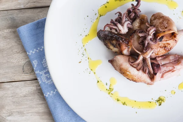 Calamares bebé a la parrilla —  Fotos de Stock