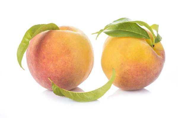 Peaches with leaves isolated on white background — Stock Photo, Image