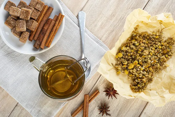 Hot Chamomile Tea Made Wild Flowers Mesh Ball Tea Infuser — Stock Photo, Image