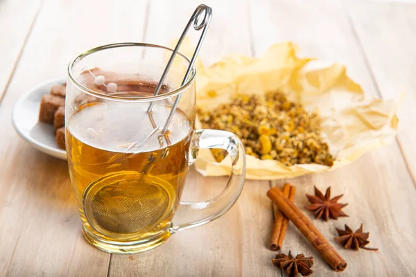 Hot Chamomile Tea Made Wild Flowers Mesh Ball Tea Infuser — Stock Photo, Image