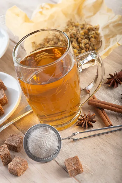 Caldo Camomilla Fatto Fiori Selvatici Con Infusore Palla Maglia — Foto Stock