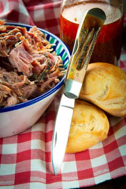 Amerikan usulü sirke soslu domuz eti.