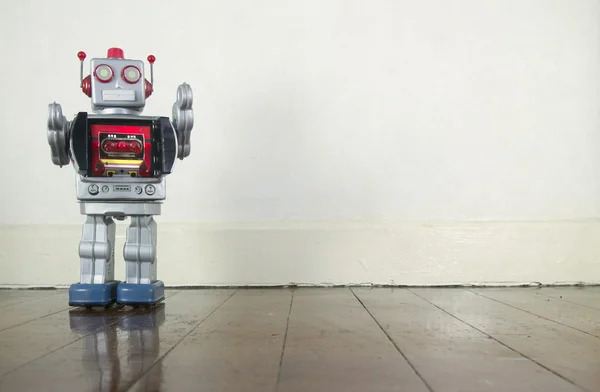 Retro robot op houten vloer — Stockfoto