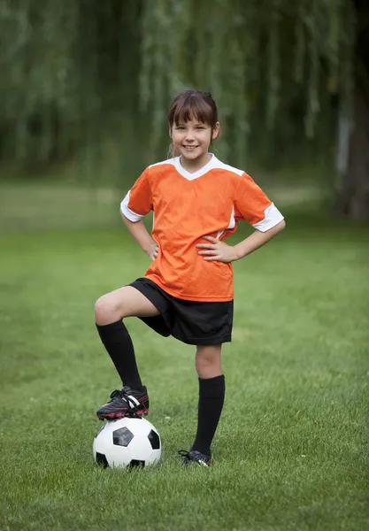 Kleines Fußballmädchen — Stockfoto