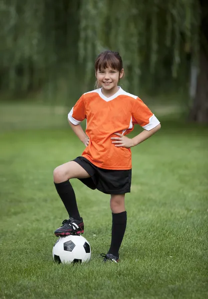 足球的小女孩 图库照片