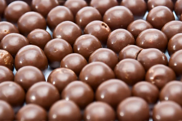 Bolinhas e paus de chocolate castanho escuro — Fotografia de Stock