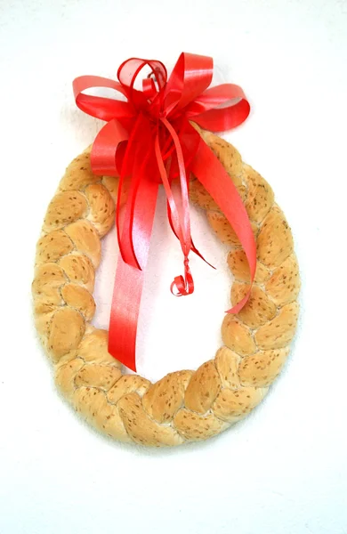Bagel de Noël aux graines de sésame avec bande rouge — Photo