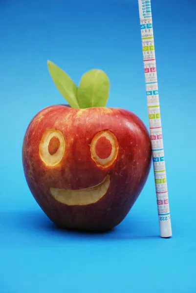 Gezondheid en scool concept met smilling apple — Stockfoto