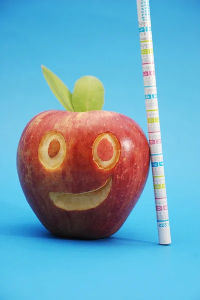 Gezondheid en scool concept met smilling apple — Stockfoto