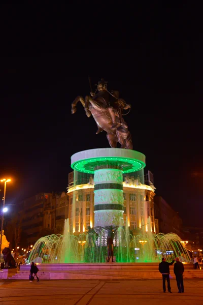 Macedonische de hoofdstad stad skopje, per nacht — Stockfoto