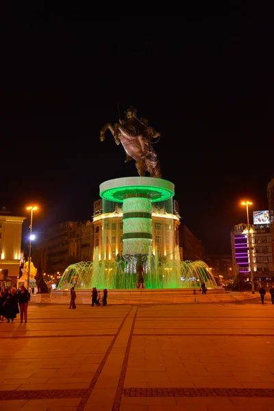 Skopje, la capital macedonia, de noche —  Fotos de Stock