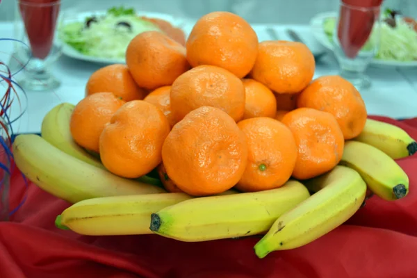 Plátanos y naranjas — Foto de Stock