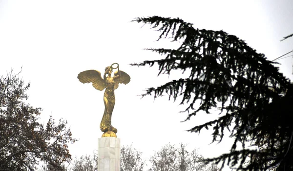 Anjo dourado de skopje, macedônia — Fotografia de Stock