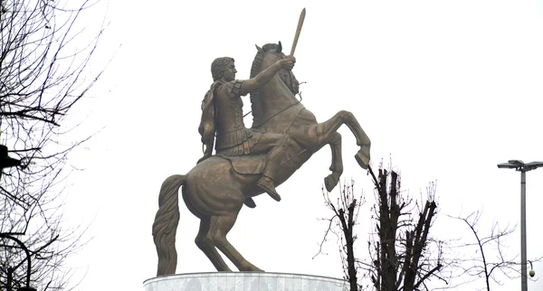 Estátua de Alexandre, o Grande no centro de Skopje, Macedônia — Fotografia de Stock