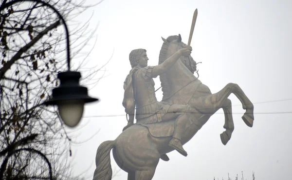 Estatua de Alejandro Magno en el centro de Skopje, Macedonia —  Fotos de Stock