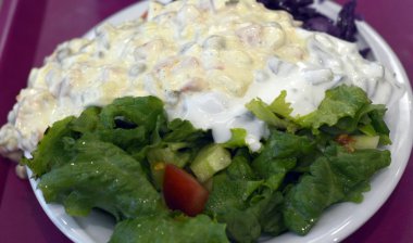 Taze hazırlanan salata