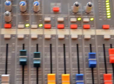 profesyonel ses karıştırıcı