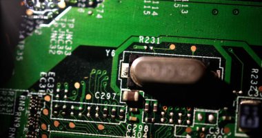 Eski tozlu ve kirli dizüstü bilgisayar devre kartı..