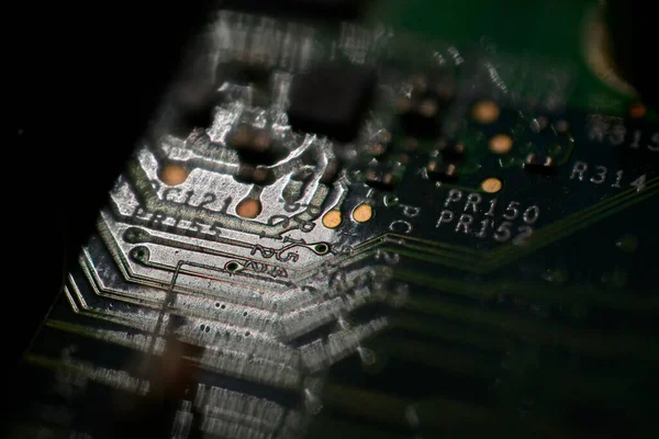 古いほこりの多い汚いラップトップ回路基板のクローズアップ — ストック写真