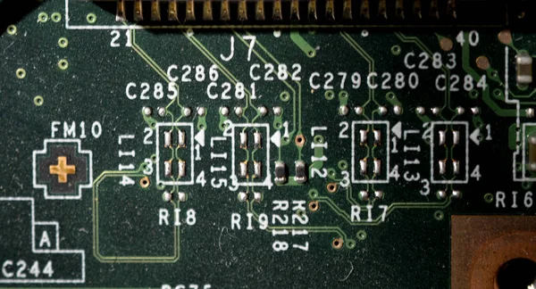 Eski tozlu ve kirli dizüstü bilgisayar devre kartı..