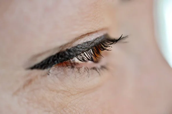 Oko Kobiety Rzęsami Kosmetyki Makijaż Piękno Zamknij Się Macro Shot — Zdjęcie stockowe