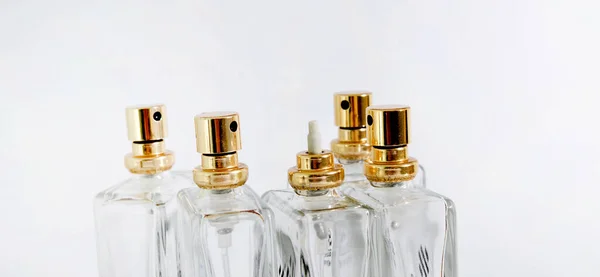 하얀 배경에 분리 된 향수 병 — 스톡 사진
