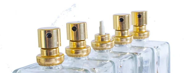 Parfümflasche isoliert auf weißem Hintergrund — Stockfoto