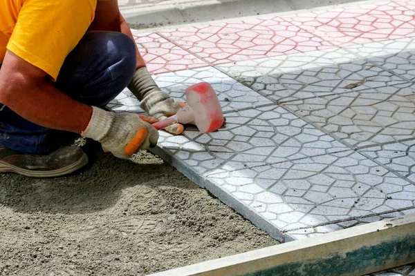 Mason Worker Making Sidewalk Pavement Concrete Blocks — Stock Photo, Image