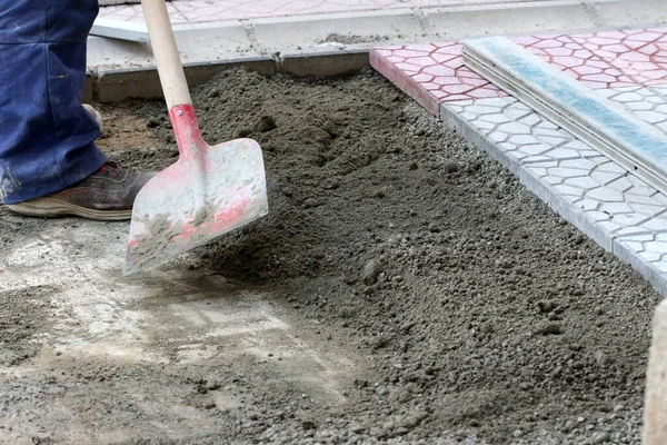 Mason Worker Making Sidewalk Pavement Concrete Blocks — Photo